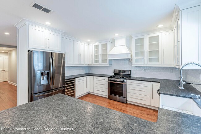 Building Photo - 16 Cypress Ave