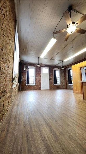 Building Photo - 2594 Front St