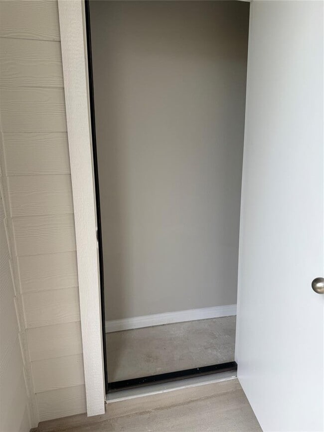 Building Photo - 1850 Settlers Glen Dr