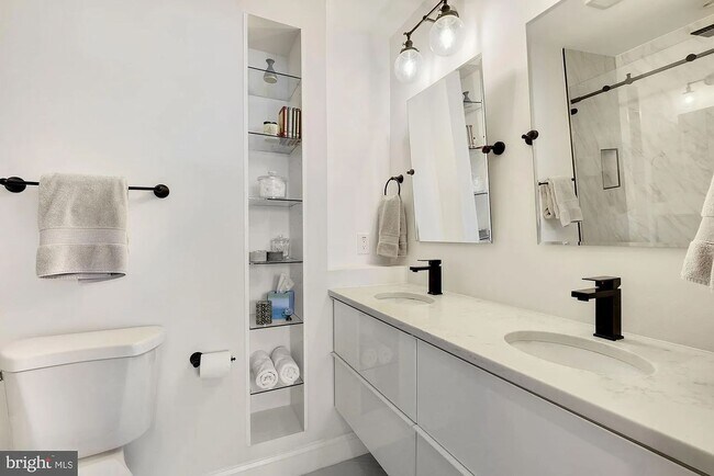 Building Photo - Newly Renovated Single Family home with Off Street Parking