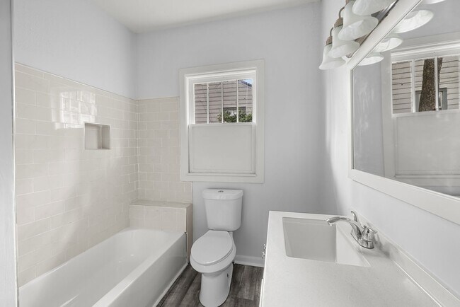 Building Photo - Stunning Newly Remodeled Birmingham Home