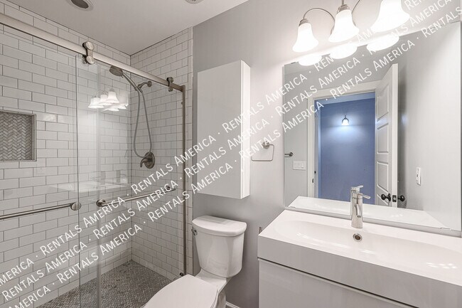 Building Photo - 1360 W Esplanade St