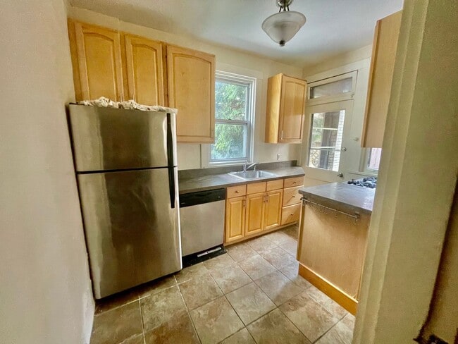 Building Photo - 4 Bed 1-2 Bath- Frick Pittsburgh PA
