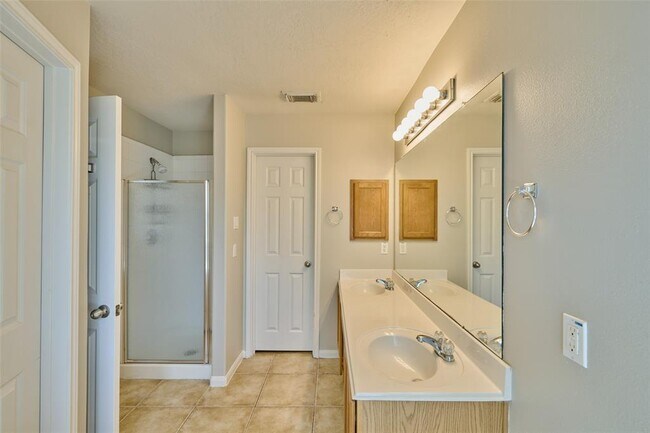Building Photo - 3733 Breckenridge Dr