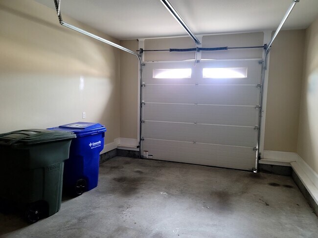 Building Photo - 2316 Dovedale Dr