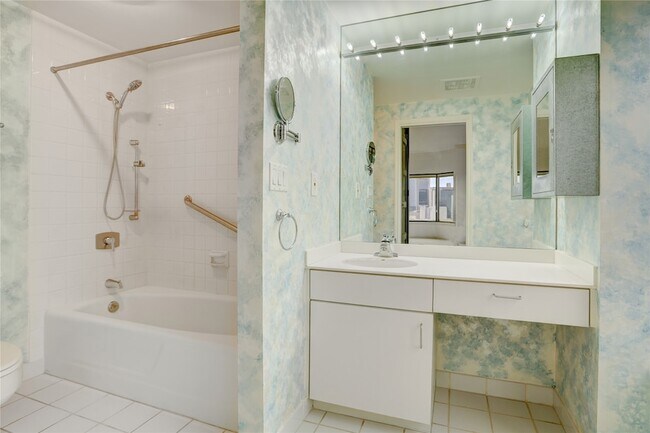 Building Photo - 2001 Holcombe Blvd