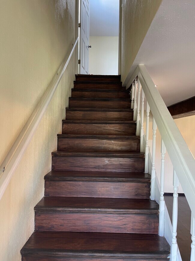 Building Photo - 15500 University Dr