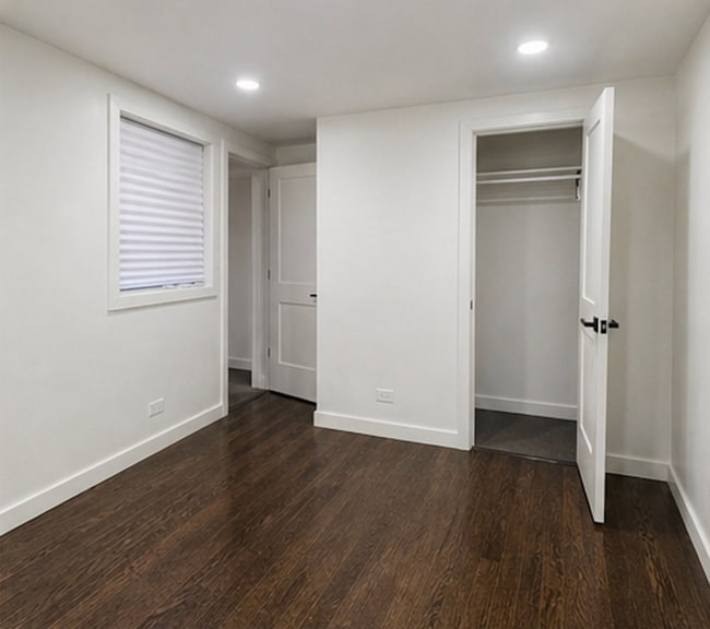 Building Photo - 2321 W 81st Pl