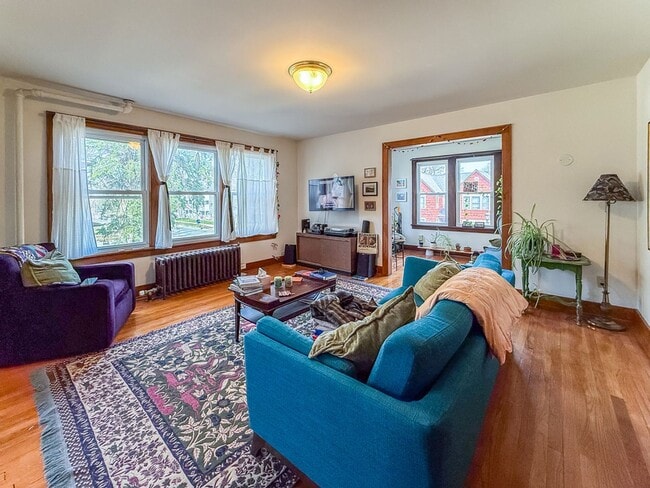 Building Photo - Charming 2 Bedroom, 1 Bathroom Home Near UIUC & Downtown Urbana