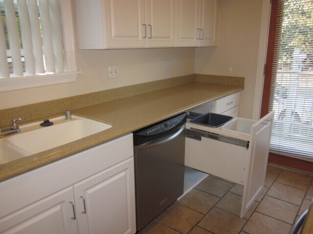 Building Photo - 2283 Waltonia Dr