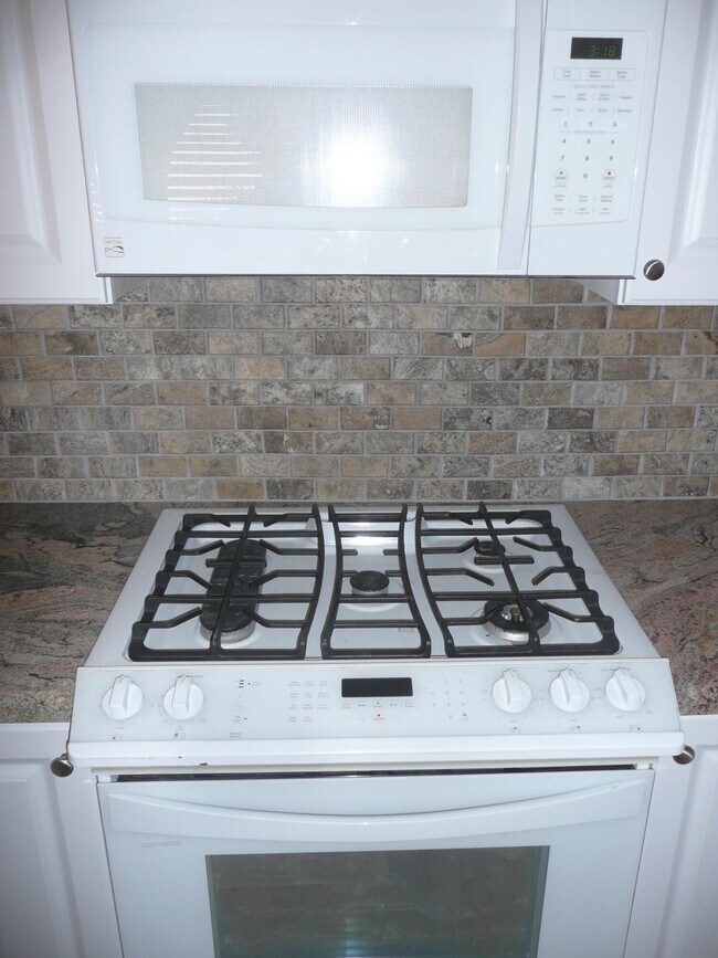 Building Photo - 525 24th Ave N