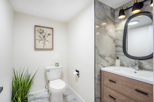 Building Photo - Executive Style Living ....