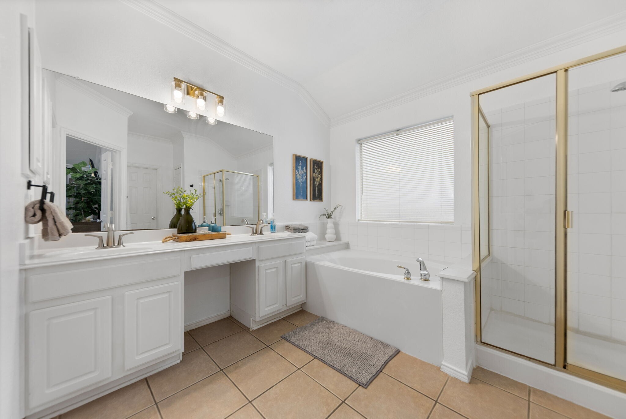 Building Photo - 4835 Crown Dr