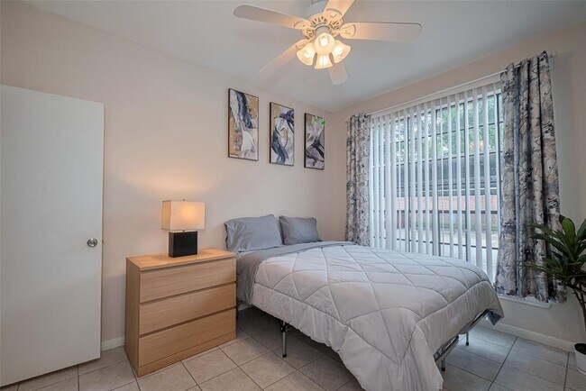 Building Photo - 2121 El Paseo St