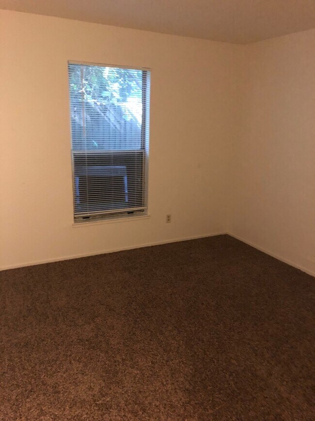 Building Photo - 14th Street