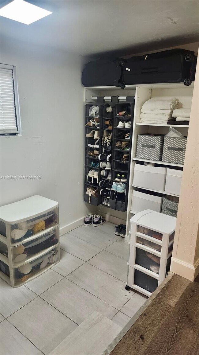 Building Photo - 14 Cedar St