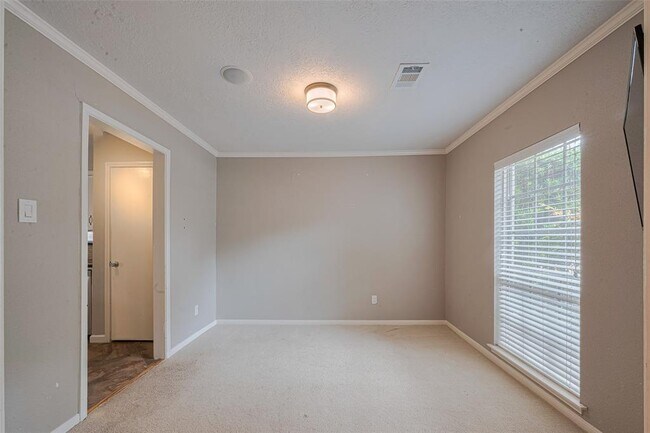 Building Photo - 927 Carlingford Ln