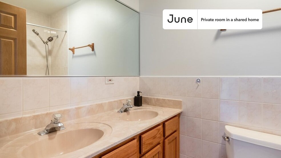 Building Photo - Room in Shared 4 bed/2.5 bath home in Chinatown