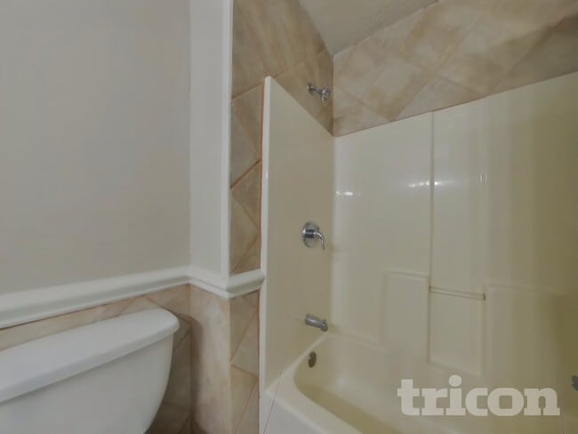 Building Photo - 623 Lockhart Ct NE