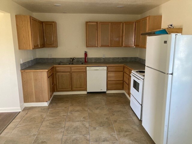 Kitchen - 1011 Giovanni St