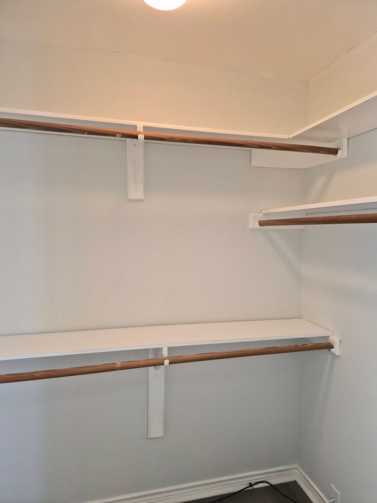 Building Photo - 915 Hyridge St