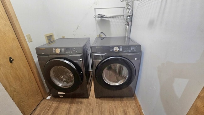 Building Photo - 2-Bed 1 bath Townhouse Retreat in Plymouth with Spacious 1208 Sq Ft Layout.