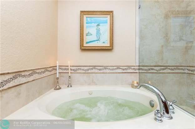 Building Photo - 270 Captains Walk