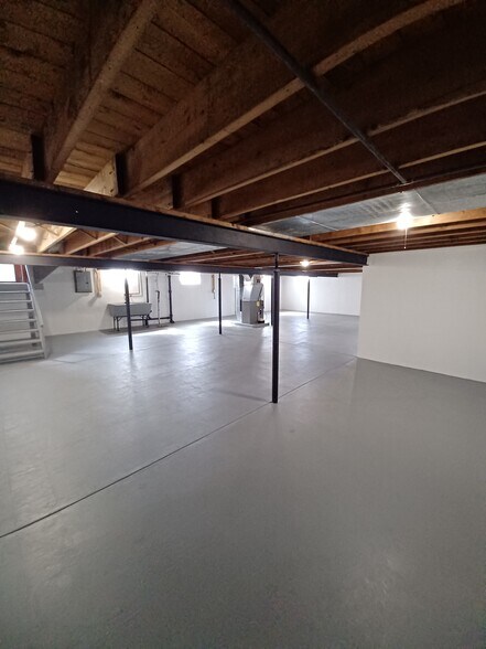 Building Photo - 21 East and West Rd