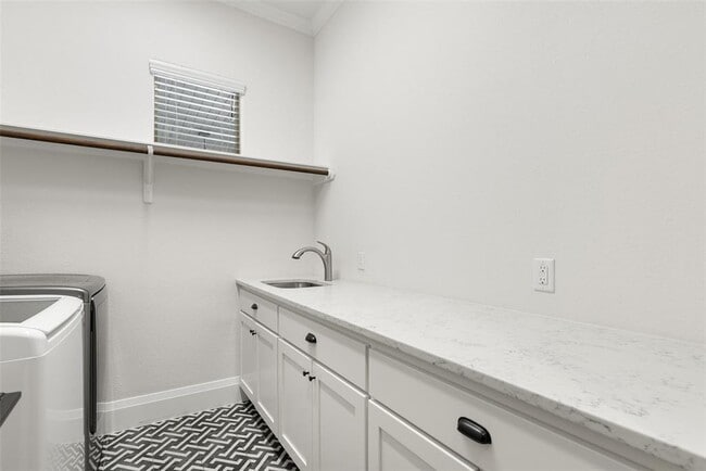 Building Photo - 1410 Hart St