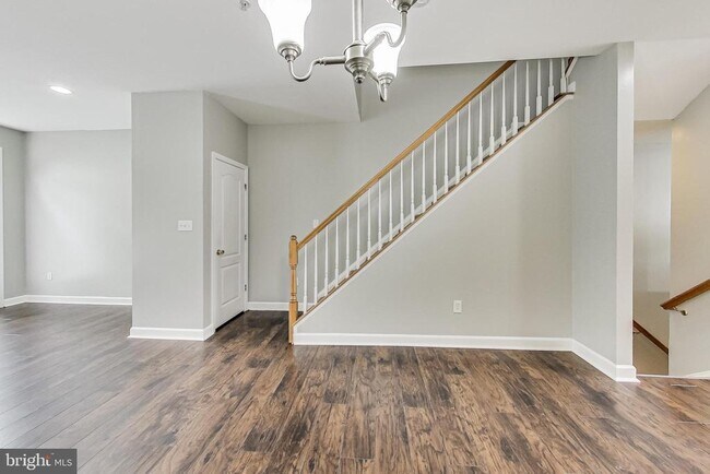 Building Photo - 3274 Amazon Ln