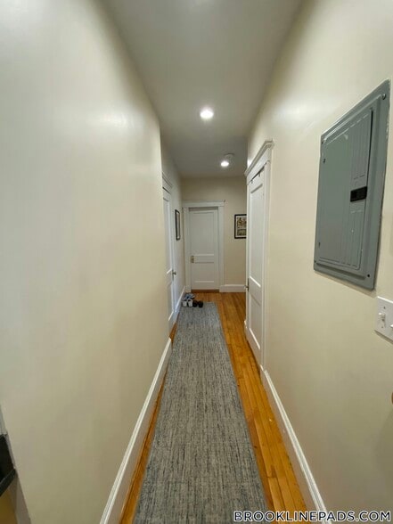 Building Photo - 69 Babcock St