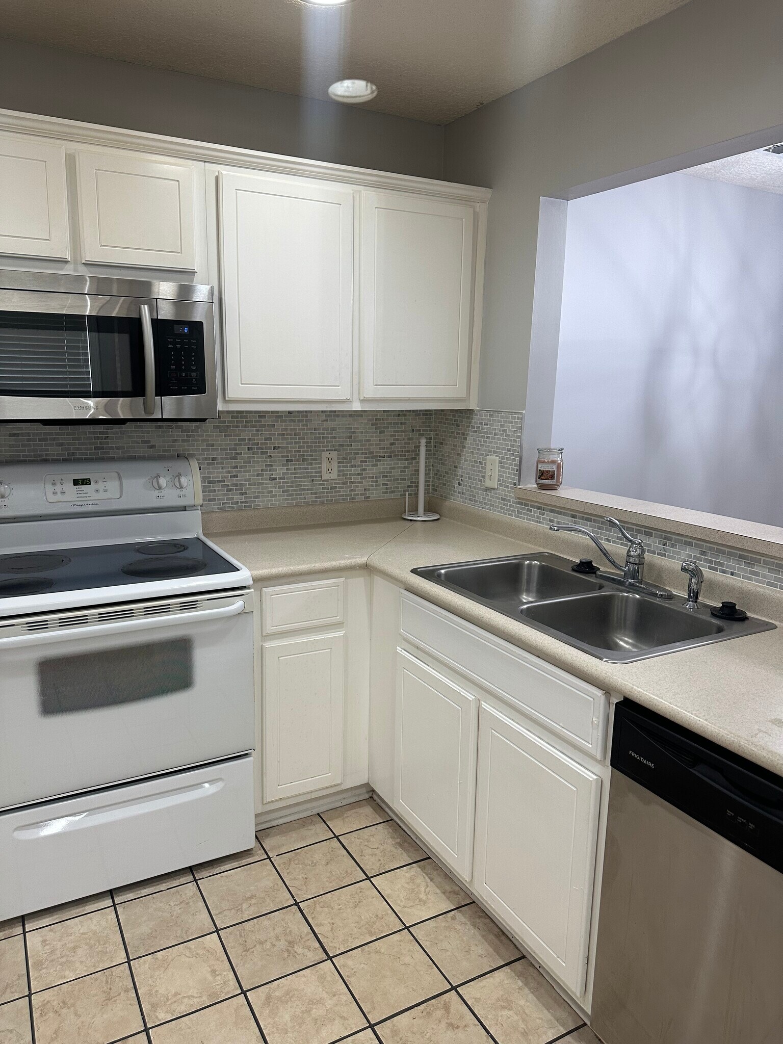 Building Photo - 104 Camellia Ct