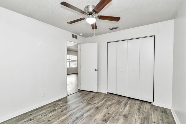 Building Photo - 2405 SE 46th Ct