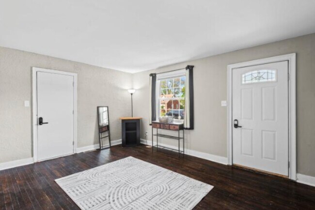 Building Photo - 206 E 37th St