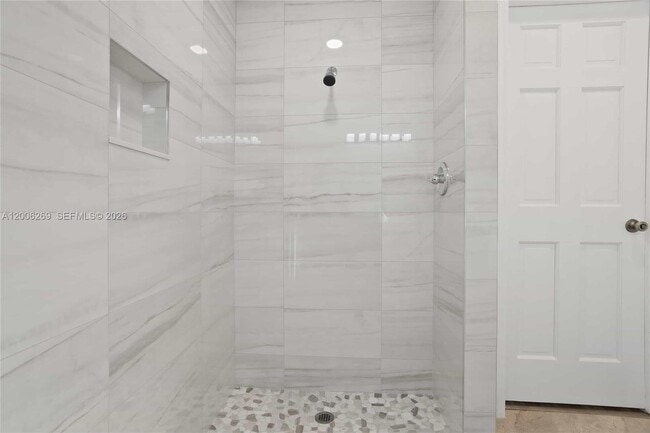 Building Photo - 8881 N Lake Dasha Dr