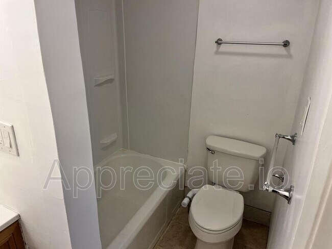 Building Photo - 803 Washington Ave