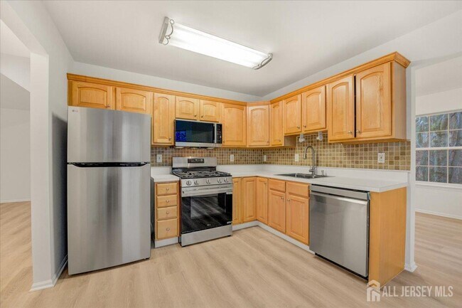 Building Photo - 606 Cypress Ln