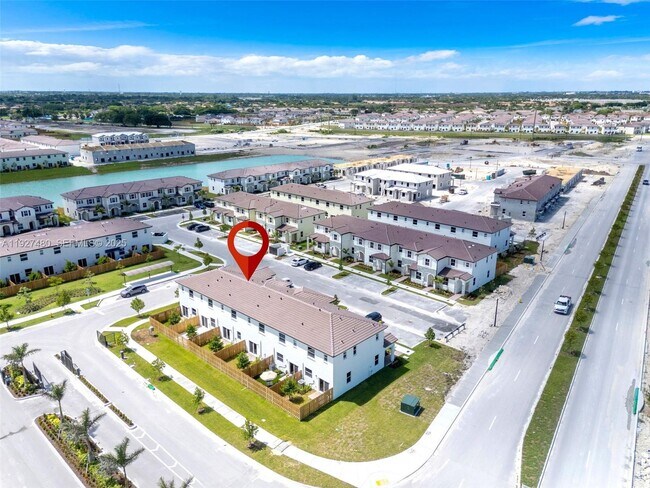 Building Photo - 2665 SE 28th St