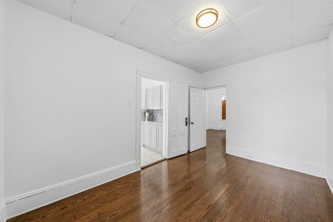 Building Photo - 1307 10th St