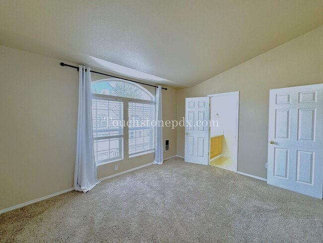 Building Photo - $500 off Move-In Special! Must Apply before the Weekend! 3 Bed/2.5 bath Townhome w/Deck in near P...