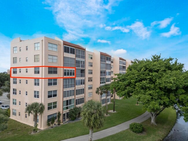 Building Photo - 14527 Bonaire Blvd