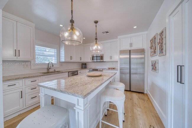 Building Photo - 7621 SW 65th Pl