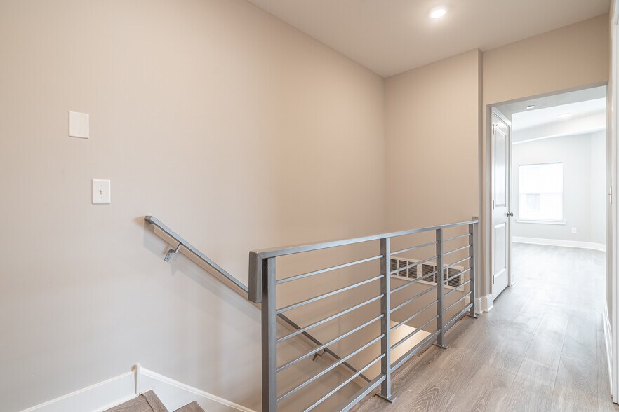 Building Photo - 421 N 39th St