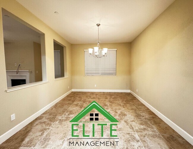 Building Photo - 2104 Westmeath Way