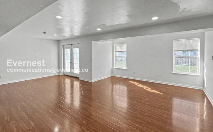 Building Photo - 800 Fairwood Dr