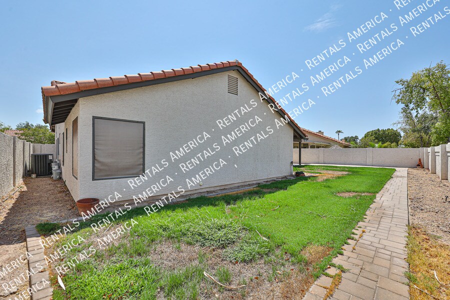 Building Photo - 3802 N Wintergreen Way