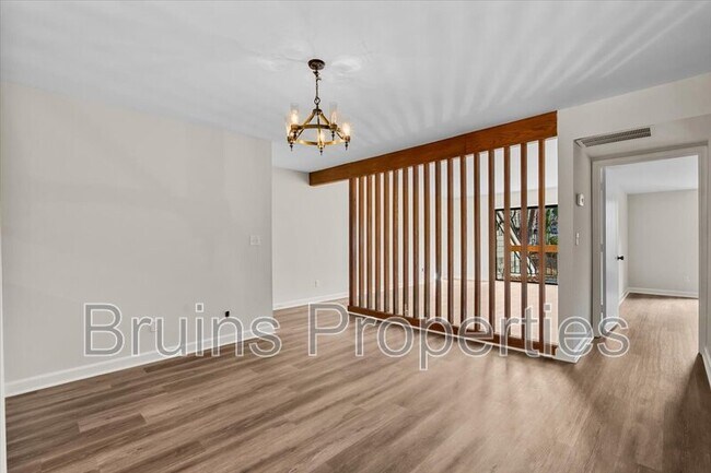 Building Photo - 1522 Benjamin Pkwy