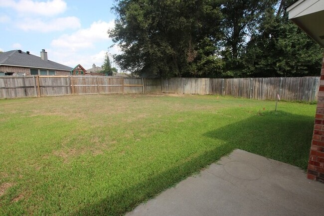 Building Photo - 3 Bedroom 2 Bath in Whitehouse ISD!