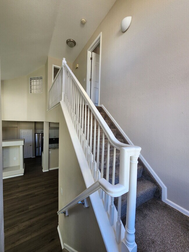 Building Photo - Spacious Two-Suite Townhome With Garage, Fireplace And Community Pool