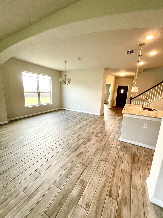 Building Photo - 15306 Comanche Grv